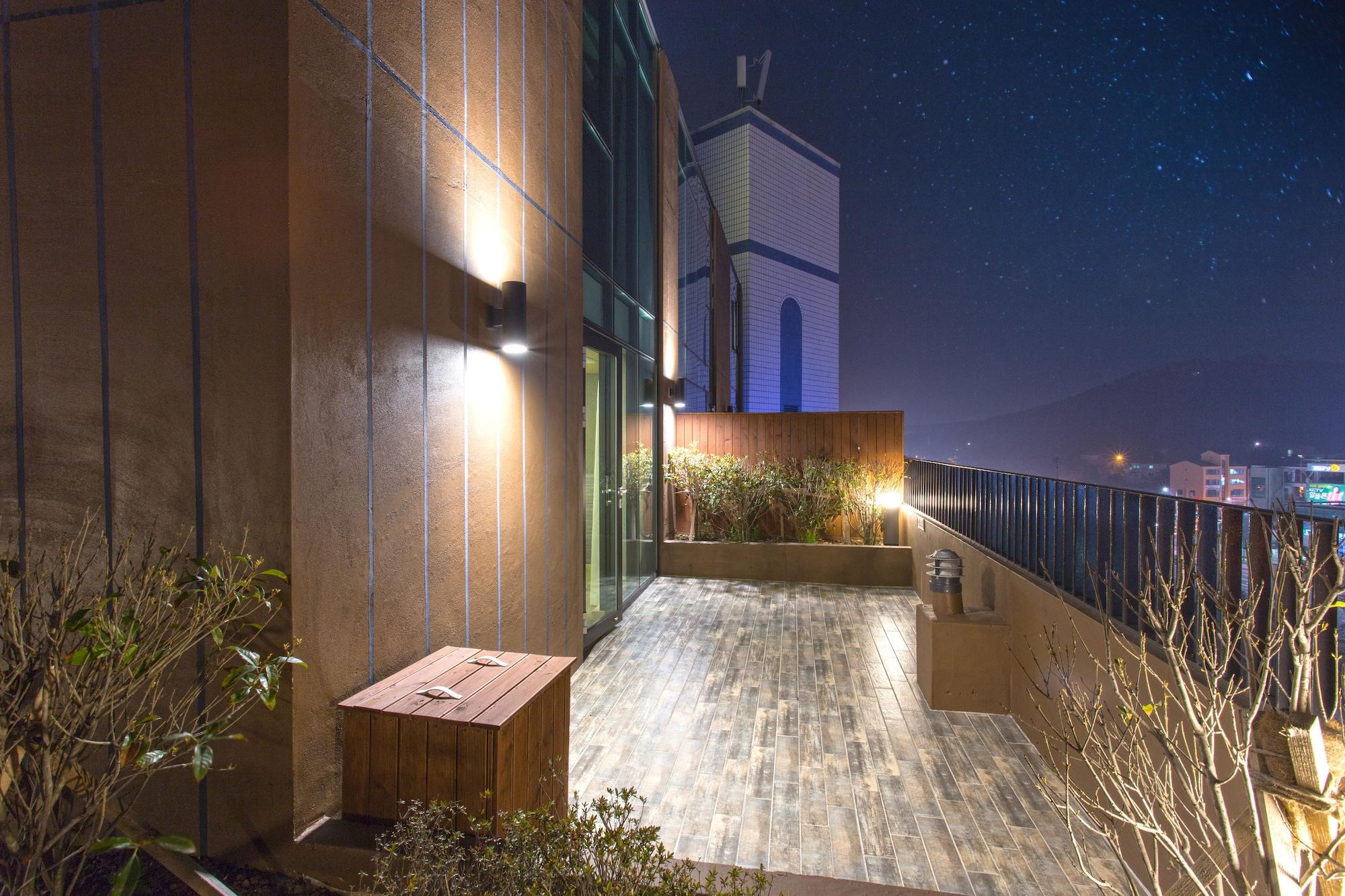 ג'גו I-Jin Hotel מראה חיצוני תמונה